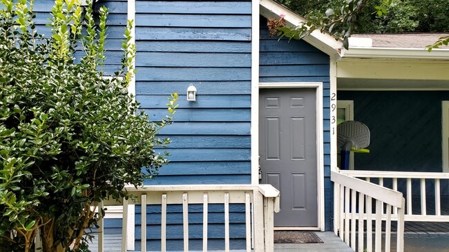 Building Photo - 2931 Lakemont Dr SW