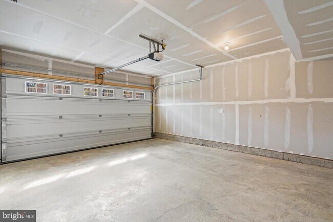 Building Photo - 516 Downswing Rd