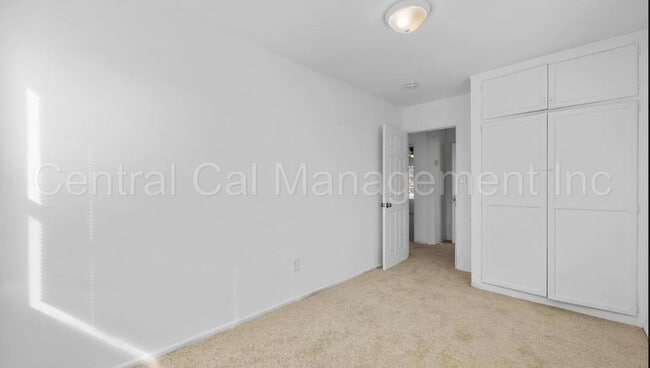 Building Photo - 2 Bedroom/1 Bath Home - $1350 Per Month!