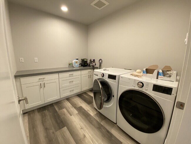 Building Photo - Elevated Modern Living in the Trees of Sudden Valley