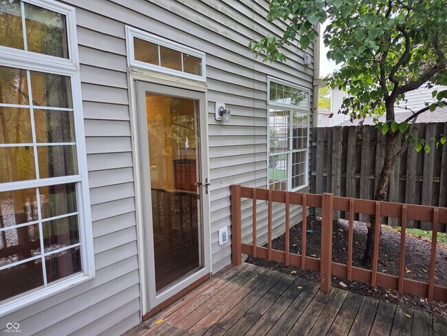 Building Photo - 1012 Grovewood Dr