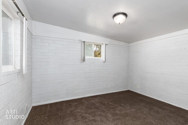 Building Photo - 2 Bedroom, 1 Bathroom South Jordan Duplex