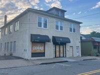 Building Photo - 320 S Main St