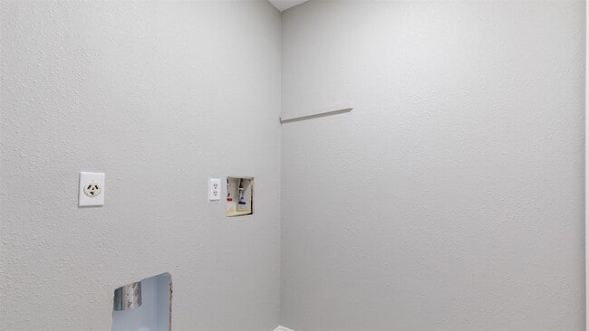 Building Photo - 4007 Green Crest Dr