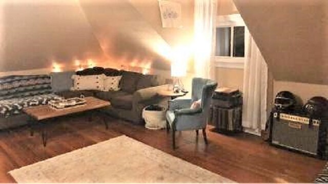 LIVING ROOM - 426 N Essex Ave