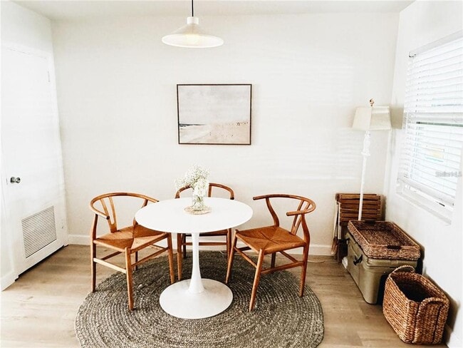 Building Photo - 212 Bunkerhill Ln