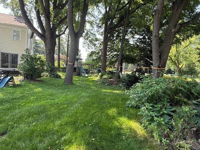 Building Photo - 45800 W Ann Arbor Trail