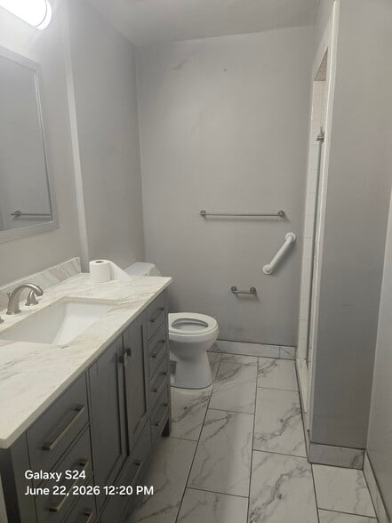 Building Photo - 22655 Chagrin Blvd