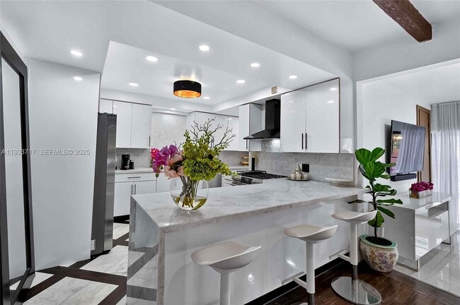 Building Photo - 800 NE 97th St