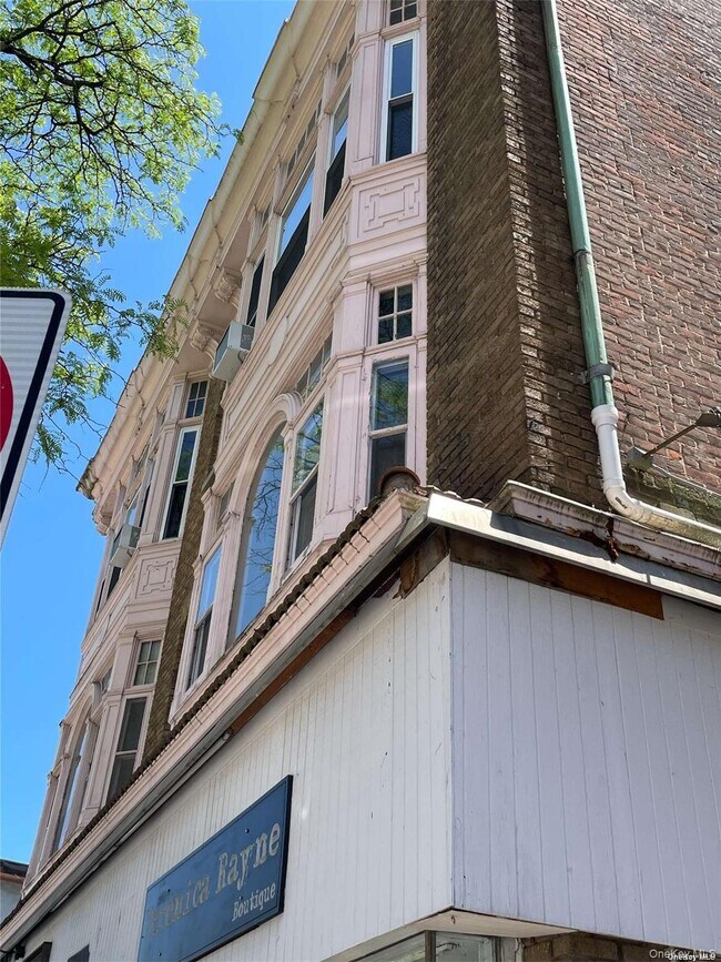 Building Photo - 68 Main St