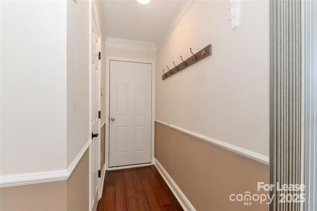 Building Photo - 9408 Meadowmont View Dr