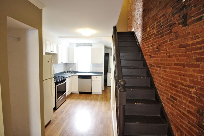 Building Photo - Fabulous Fells Point 1bd+Den/1ba Rowhome w...