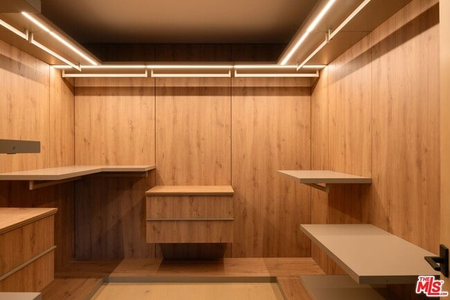 Building Photo - 2608 Zorada Dr