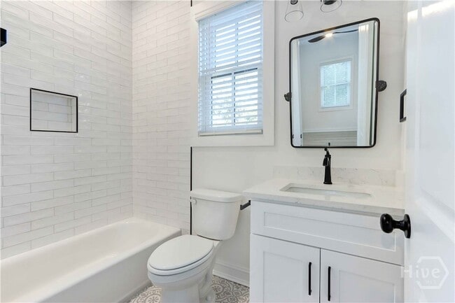 Building Photo - 222 W 39th St