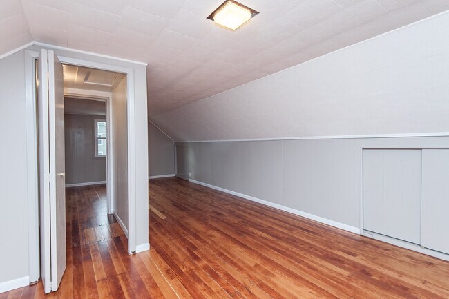 Building Photo - 135 S Fremont St
