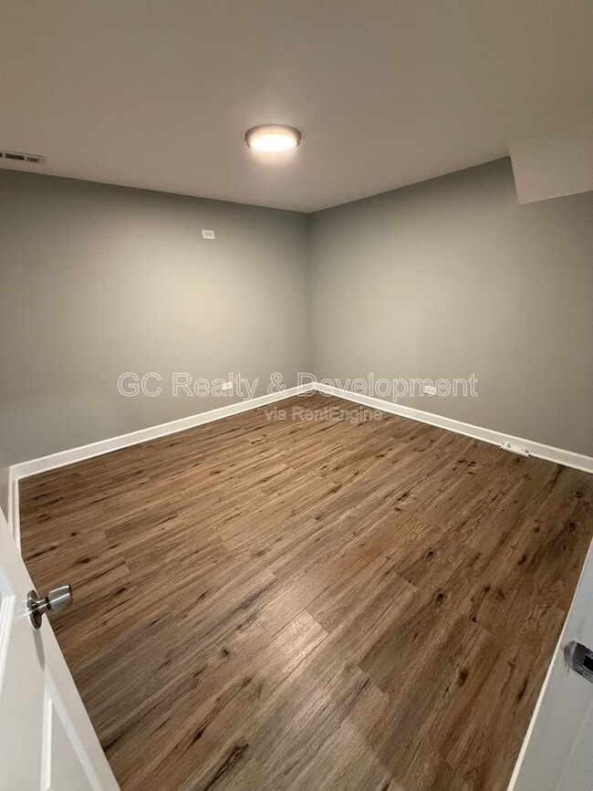 Building Photo - 6416 S Drexel Ave