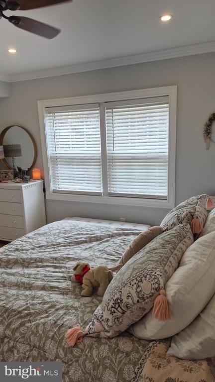 Building Photo - 230 Pine St