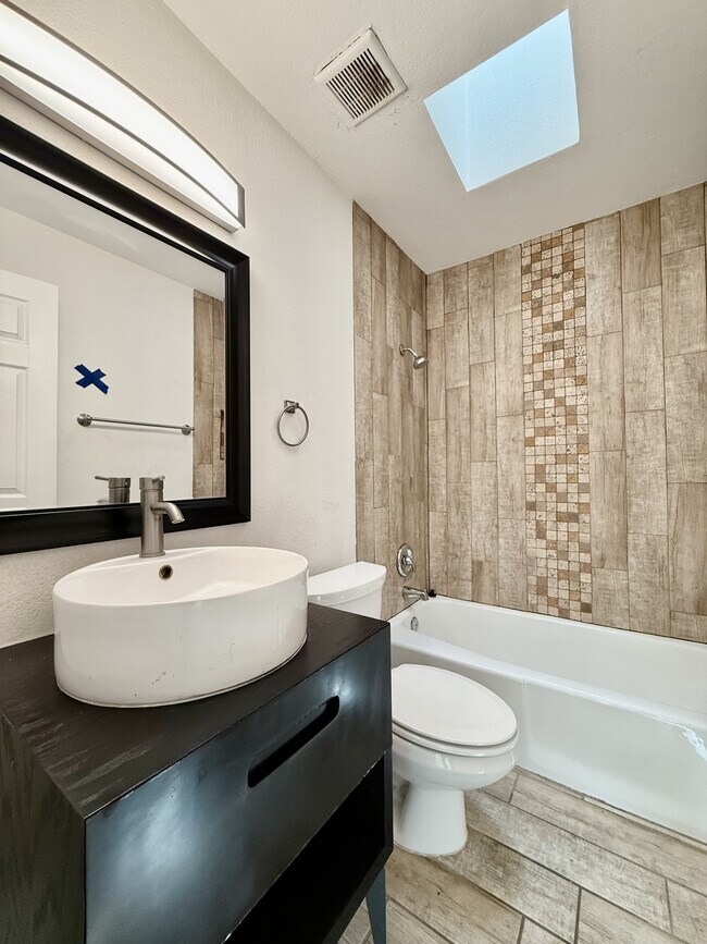 Building Photo - 10833 Cardigan Dr