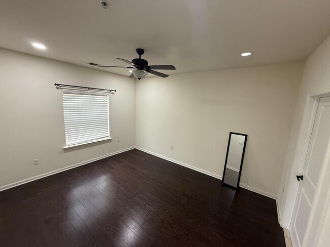 Building Photo - 518 E Celebration Way