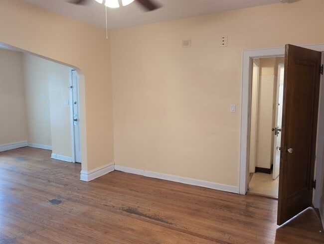 Building Photo - 5622 N Mango Ave