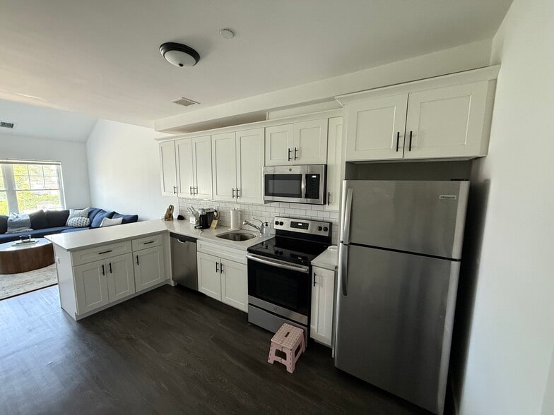 kitchen - 68 Park Ave