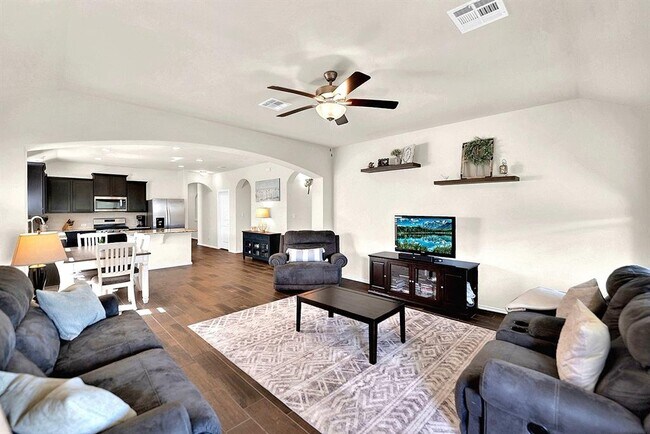 Building Photo - 116 Alba Ave