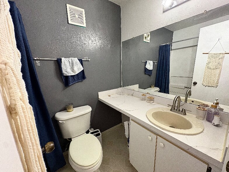 Building Photo - 4000 SW 23rd St