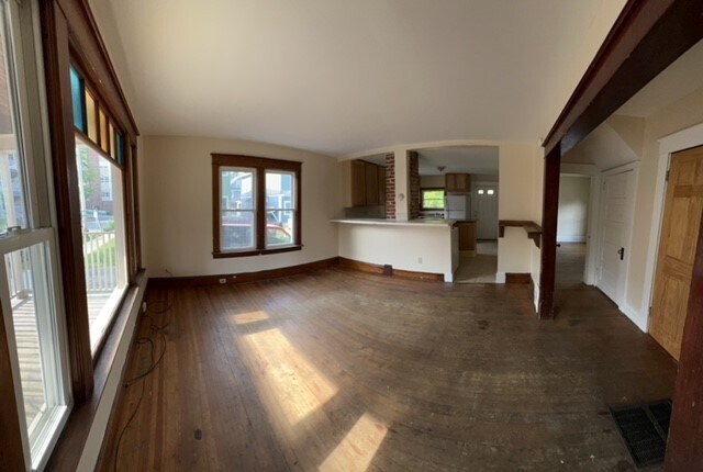 Building Photo - 15 Isham St