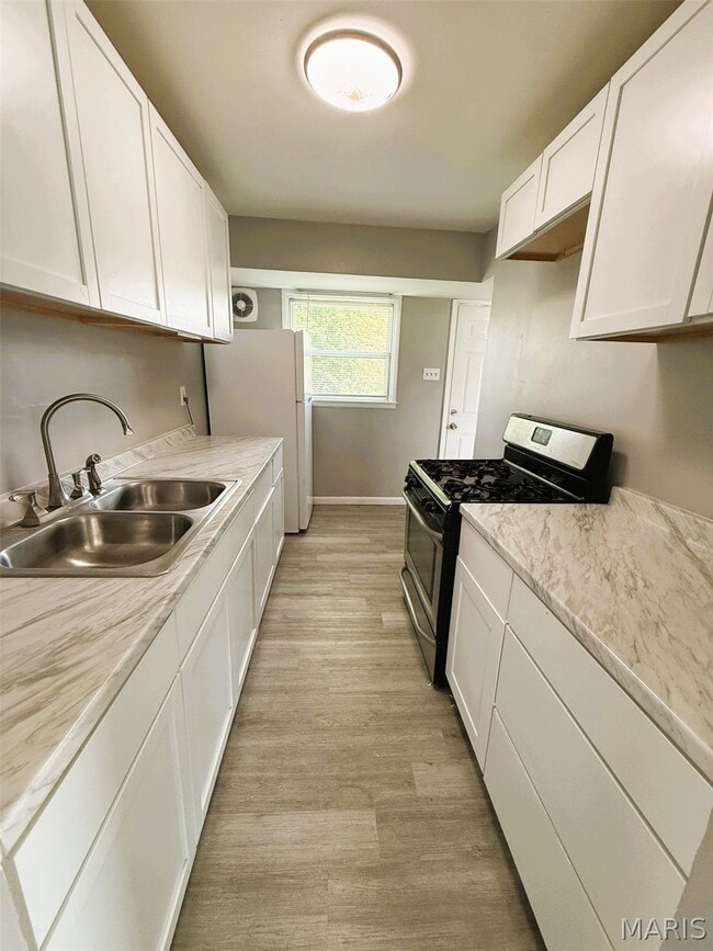 Building Photo - 323 Shepley Dr