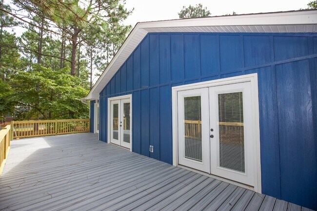 Building Photo - Gorgeous Fully Renovated 3 bedroom home in the Heart of Whispering Pines