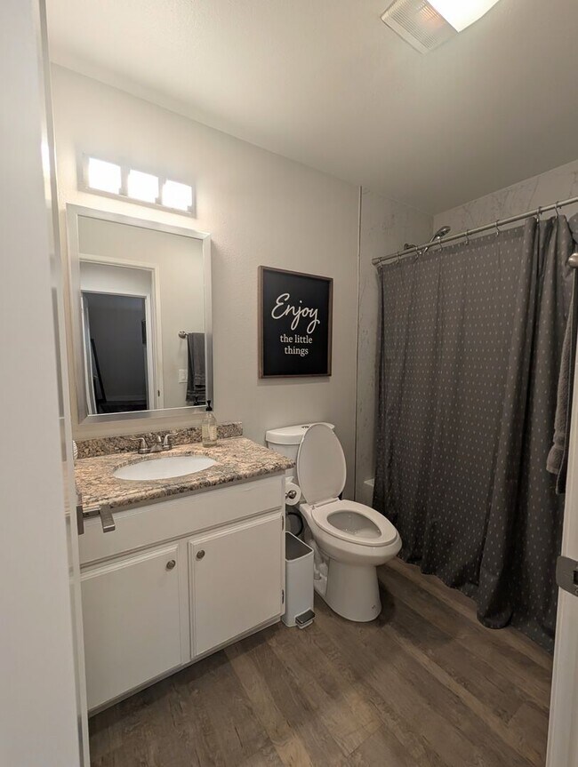 Building Photo - Beautifully Renovated Condo in Rancho Bernardo!