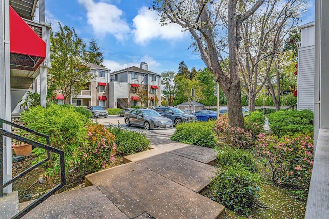 Building Photo - 2-Bedroom Condo in Prime Sunnyvale Locatio...