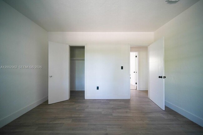 Building Photo - 533 NE 67th St