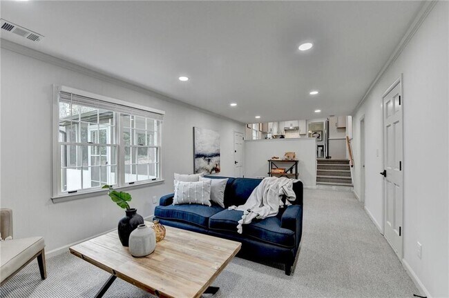 Building Photo - 1450 Cedarhurst Dr