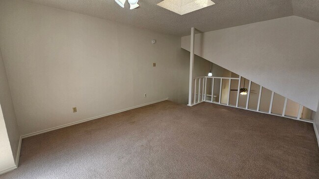 Building Photo - 544 E Windsor Dr