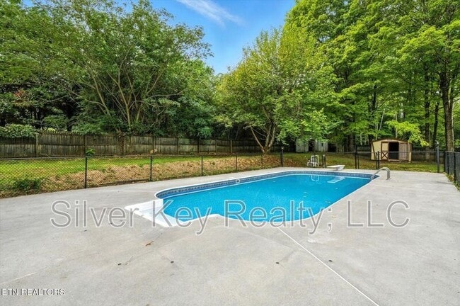 Building Photo - 1113 Springfield Dr