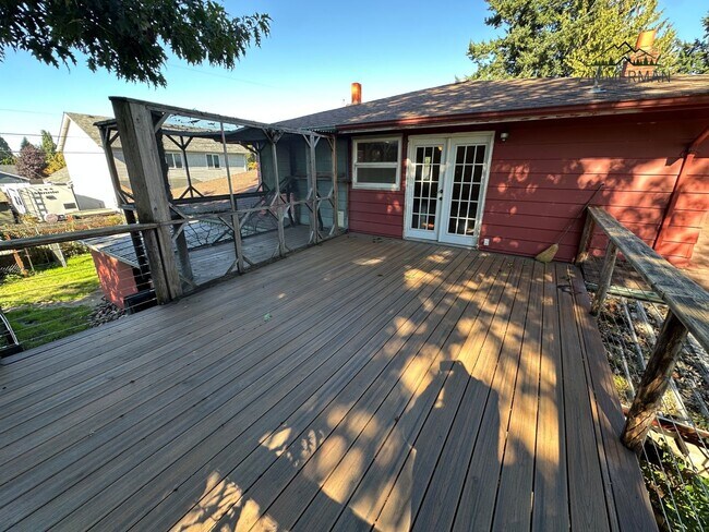 Building Photo - 3793-3795 Redwood Dr