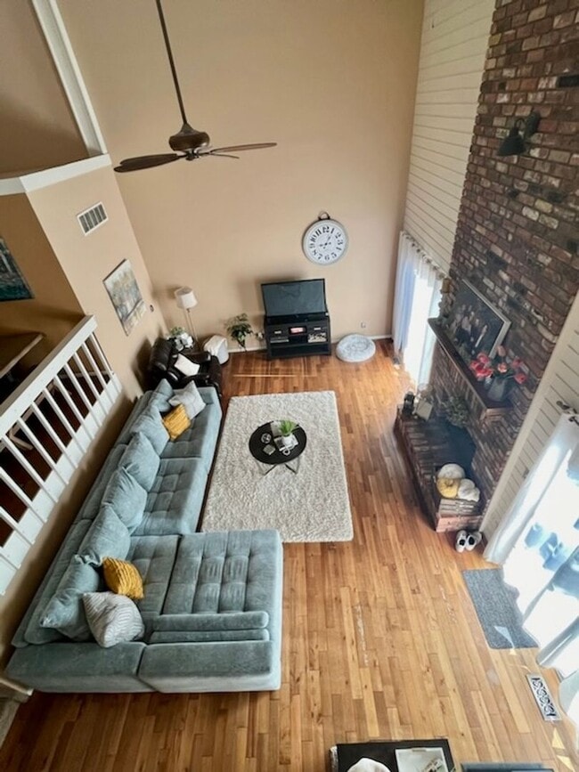 Building Photo - Well maintained 4 bedroom home available in the Rockrimmon area!