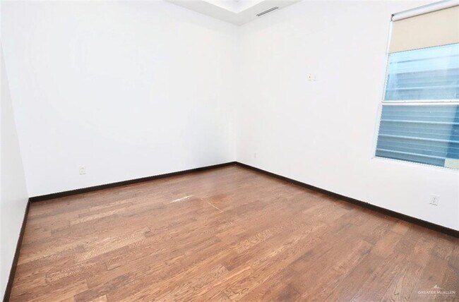 Building Photo - 28 Grovewood Ave