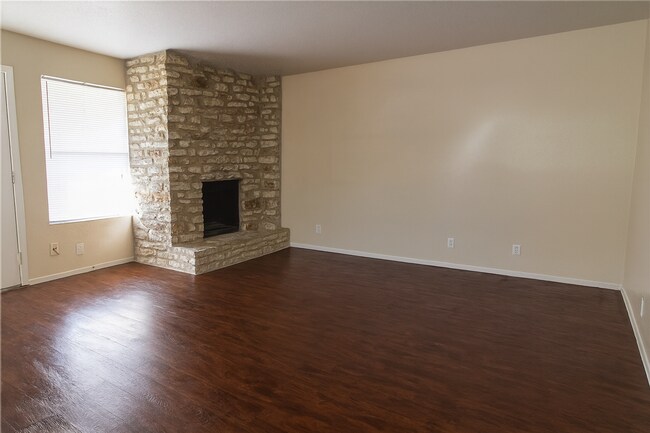 Building Photo - 903 Taulbee Ln