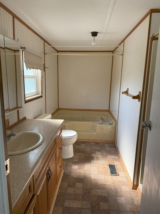 Building Photo - 5545 Monticello Dr