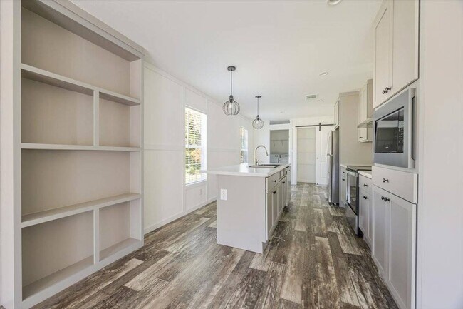 Building Photo - 326 Smith Rd