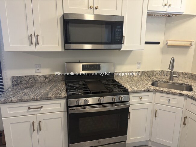 Building Photo - 124 Leo Ave