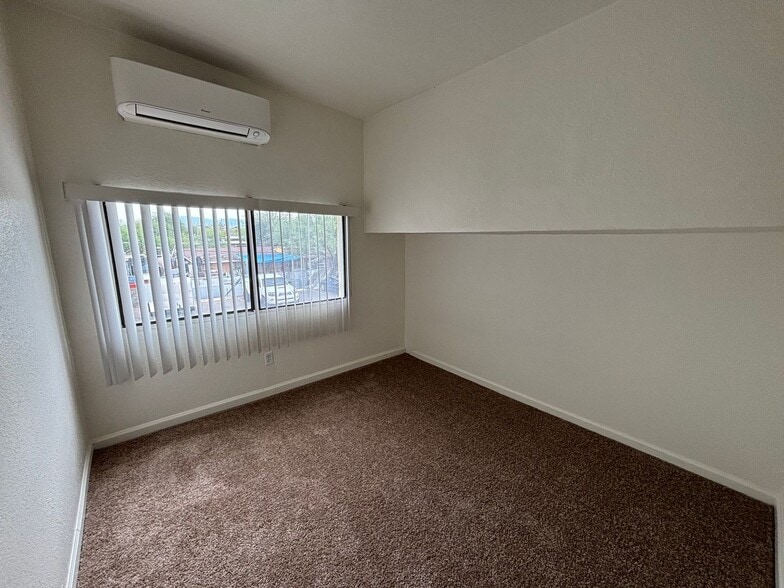 Building Photo - 1 E Navajo Rd