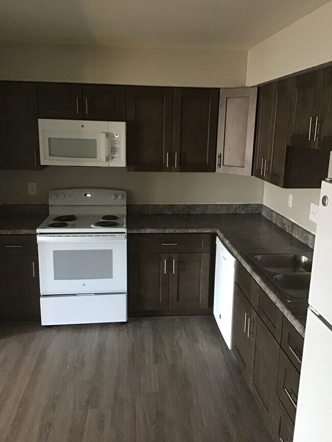 Building Photo - MOVE IN SPECIAL 2ND MONTH $0 RENT