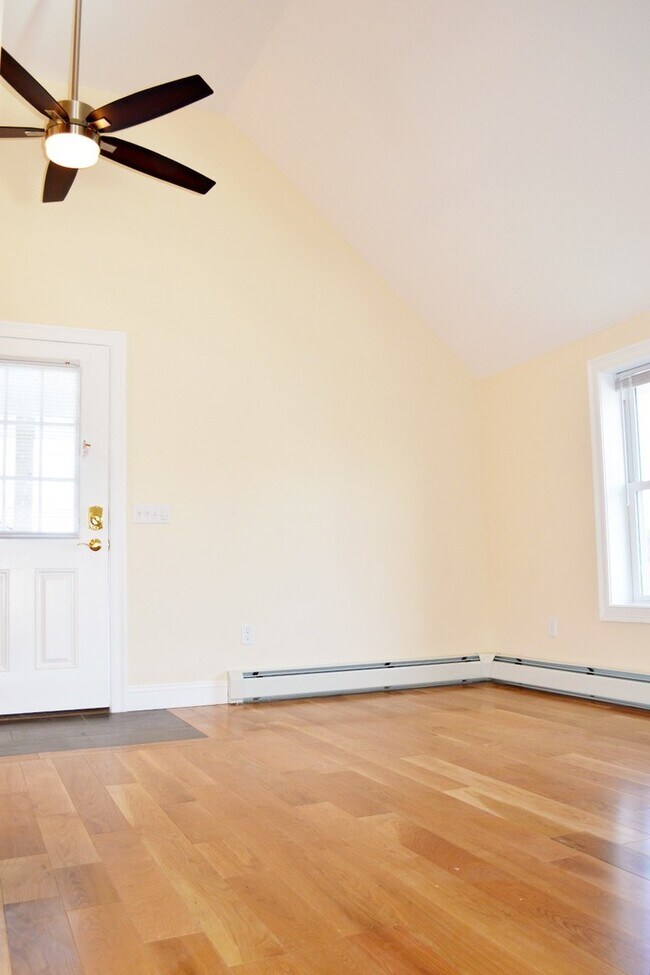 Building Photo - 220 North Ave