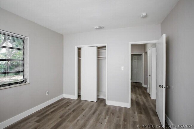 Building Photo - 381 Carolina Ave