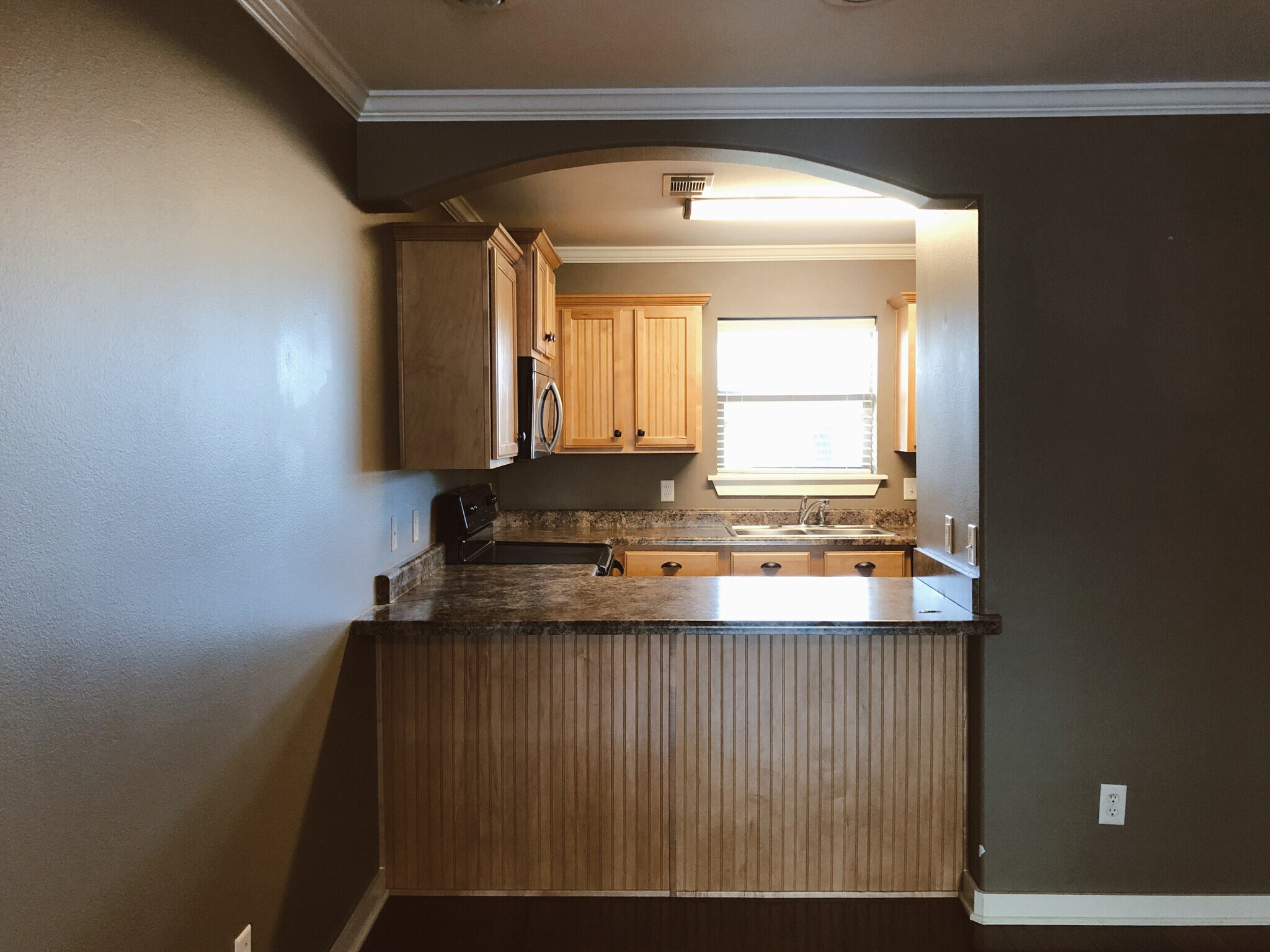 Building Photo - 2205 Ellington Dr