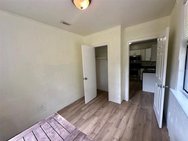 Building Photo - 651 NE Waldo Rd