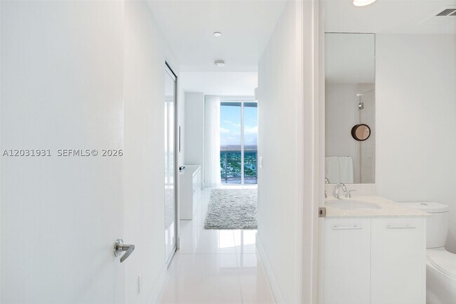 Building Photo - 2711 S Ocean Dr